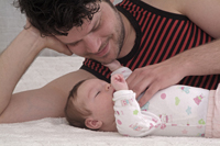 Vater und seine kleiner Tochter © Hubertus Blume / fotolia.com Vater und seine kleiner Tochter