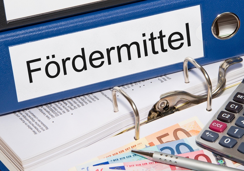 Symbolfoto Förderungen: Aktenordner mit der Aufschrift Fördermittel